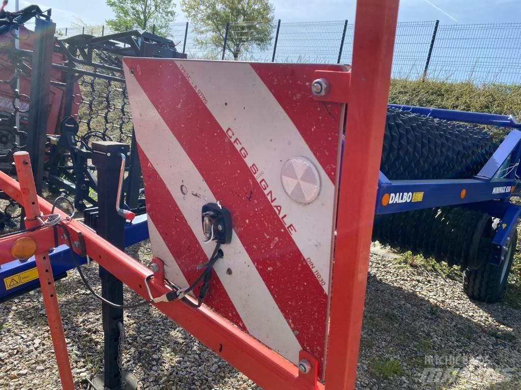 Kuhn GF8702 Šieno grėbliai ir vartytuvai