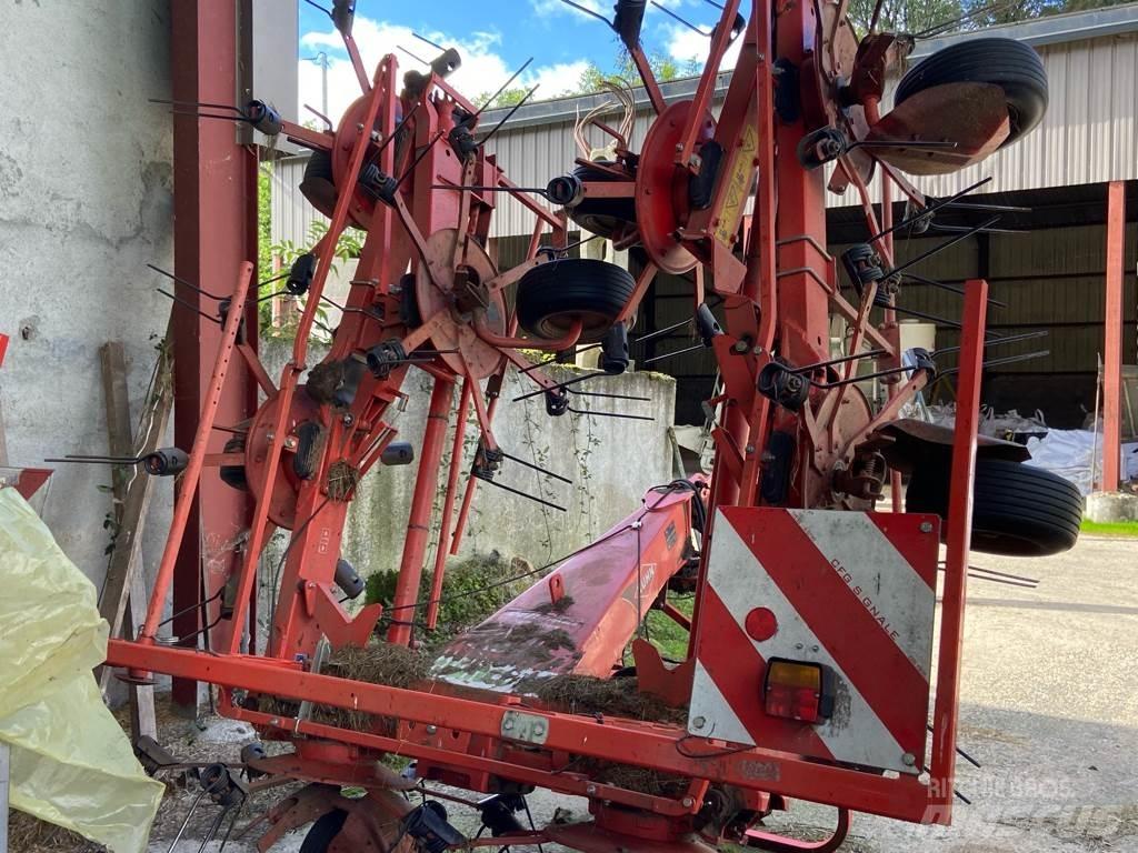 Kuhn GF8702 Šieno grėbliai ir vartytuvai