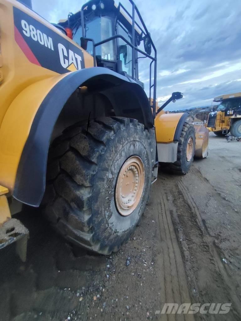 CAT 980M Naudoti ratiniai krautuvai