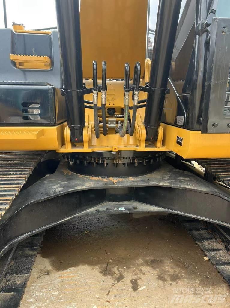 CAT 320 Vikšriniai ekskavatoriai