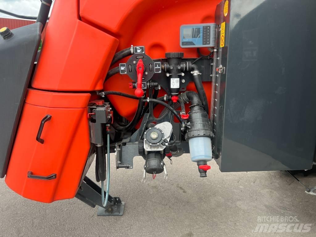 Kubota XTS 4 Prikabinami purkštuvai