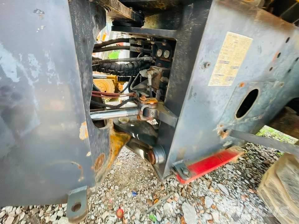 Komatsu WA320 Naudoti ratiniai krautuvai