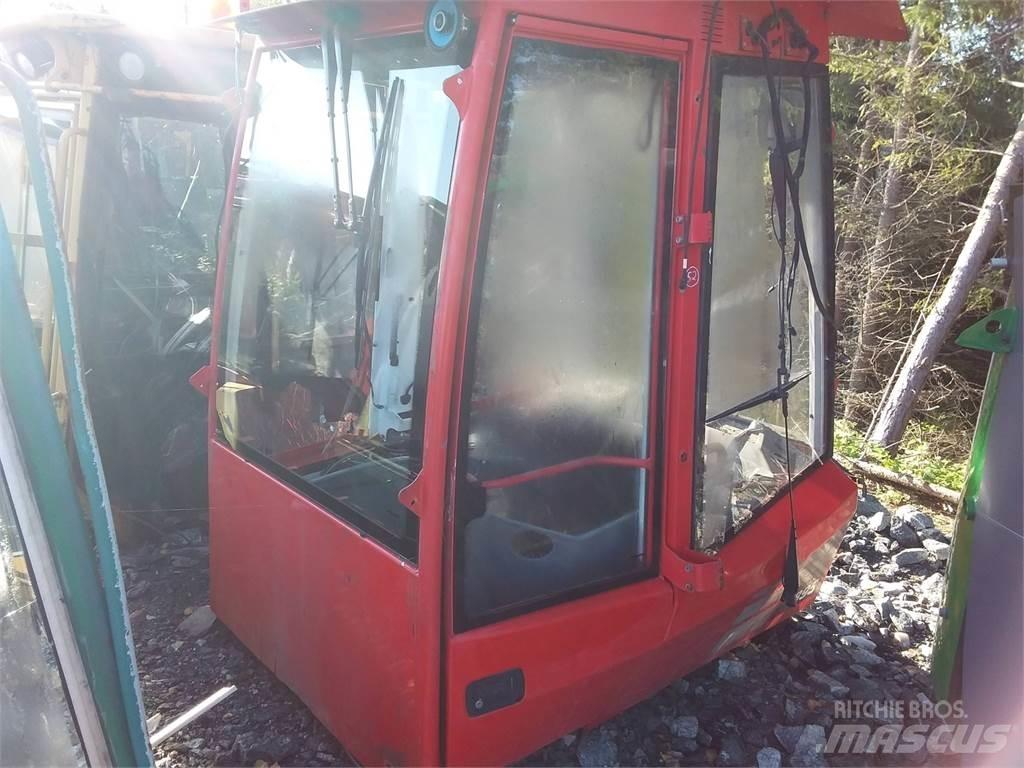 Komatsu 895 Kabinos ir salonai