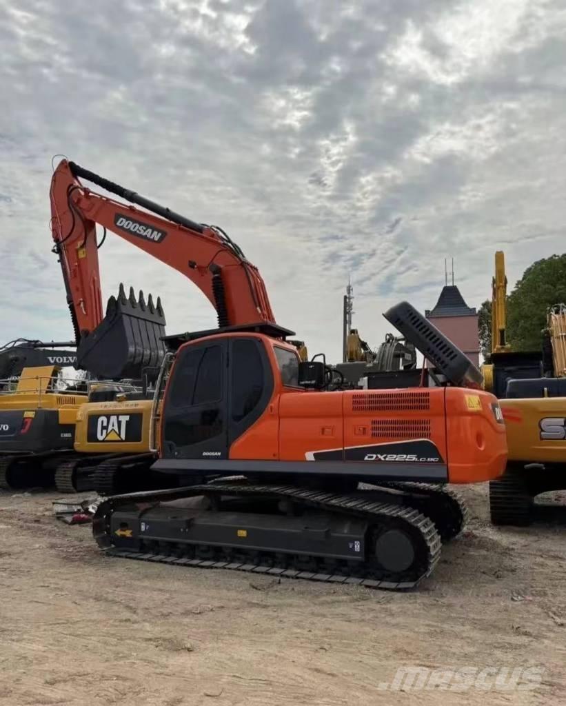 Doosan 225 DX Vikšriniai ekskavatoriai