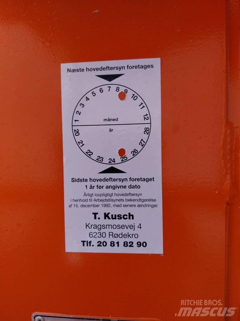 JLG 1230 ES Vertikalūs stiebiniai keltuvai