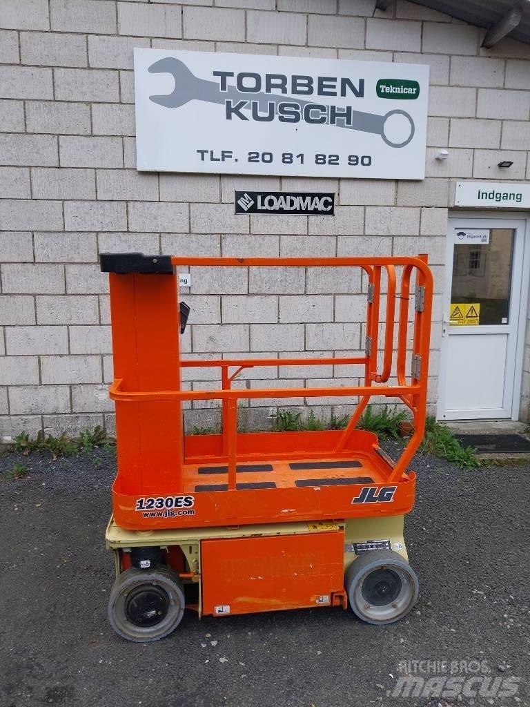 JLG 1230 ES Vertikalūs stiebiniai keltuvai