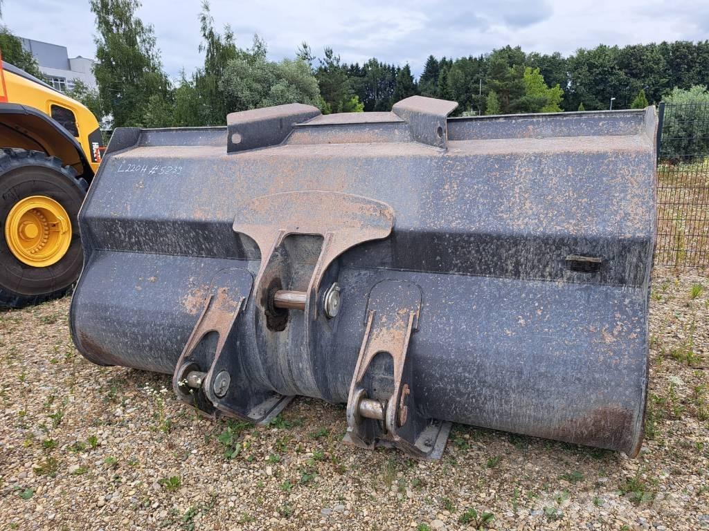 Volvo L 220 H Naudoti ratiniai krautuvai