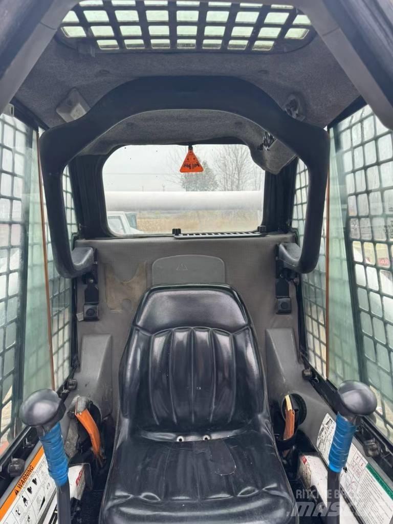 Bobcat S 300 Krautuvai su šoniniu pasukimu