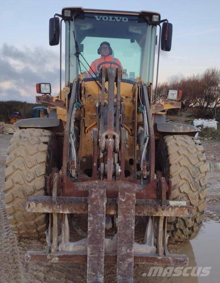 Volvo L 70 F Naudoti ratiniai krautuvai