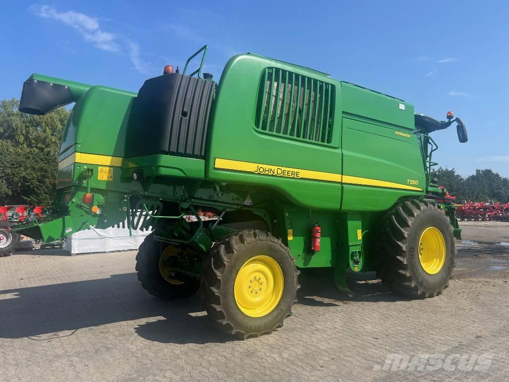 John Deere T 550 Derliaus nuėmimo kombainai