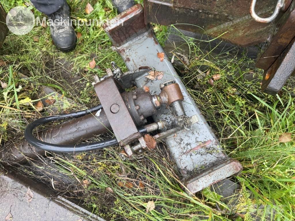 Holms KHT-320 Plūgai