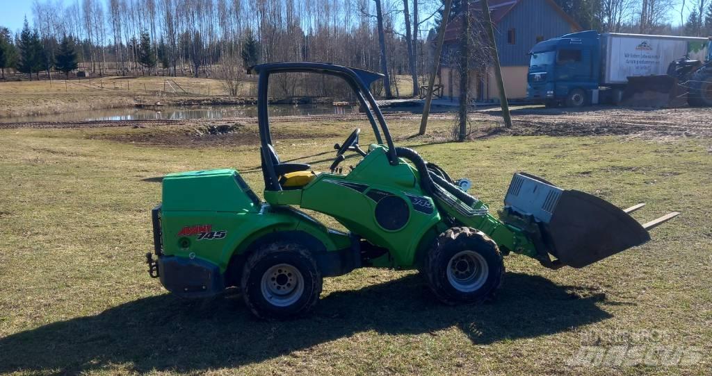 Avant 745 Mini krautuvai