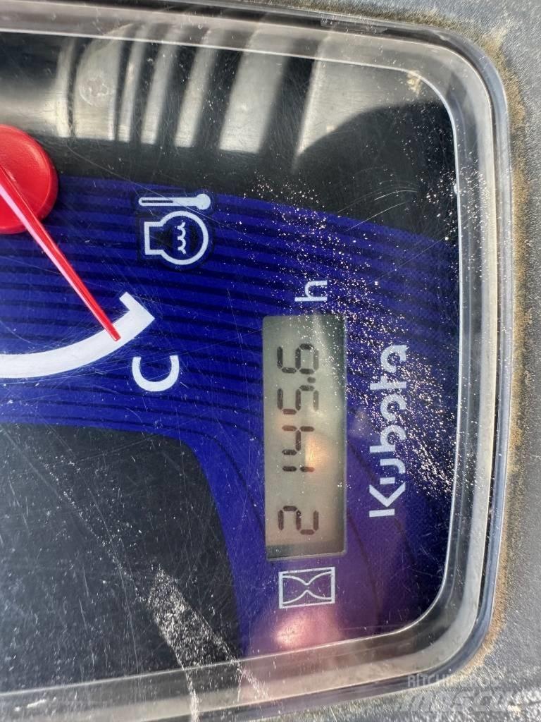 Kubota SSV 65 Krautuvai su šoniniu pasukimu