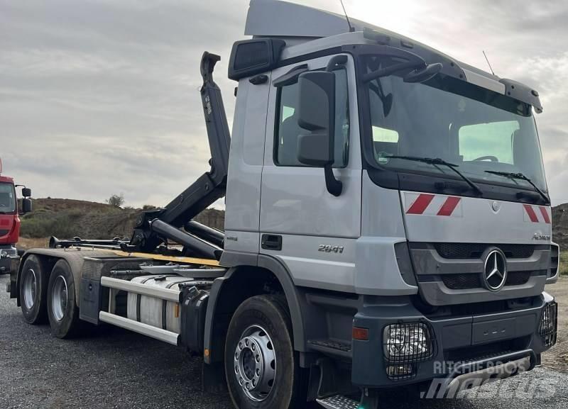 Mercedes-Benz 2641 Konteinerių nuožulnaus pakėlimo ant platformos krautuvai