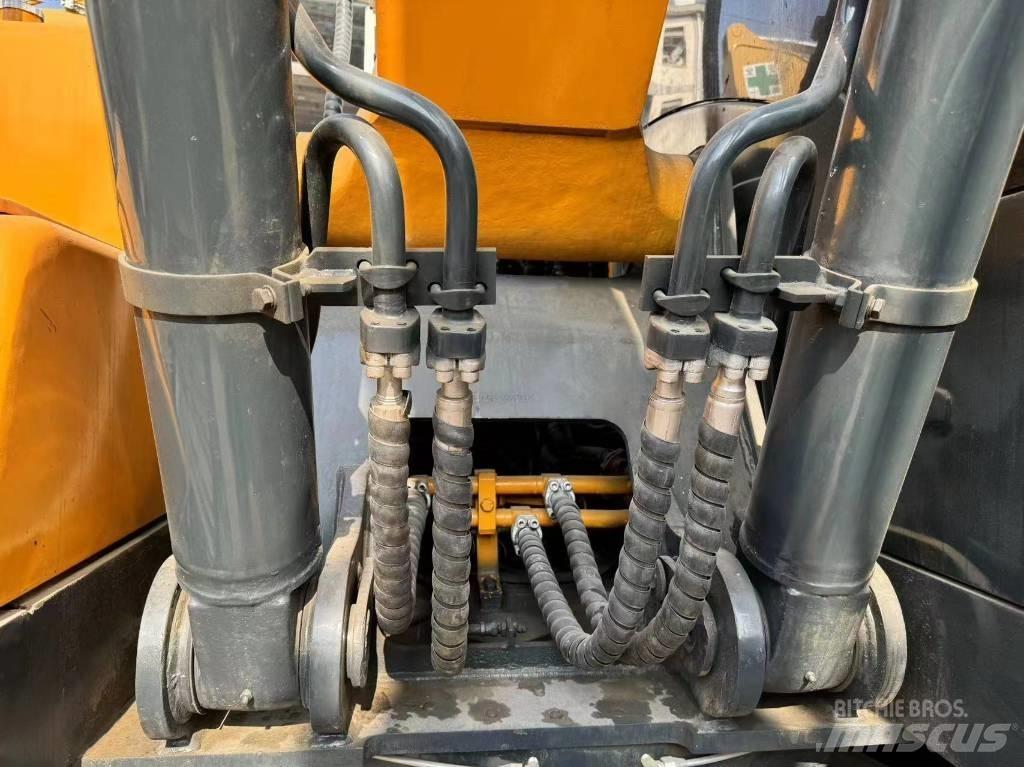 Hyundai R220LC-9S Vikšriniai ekskavatoriai