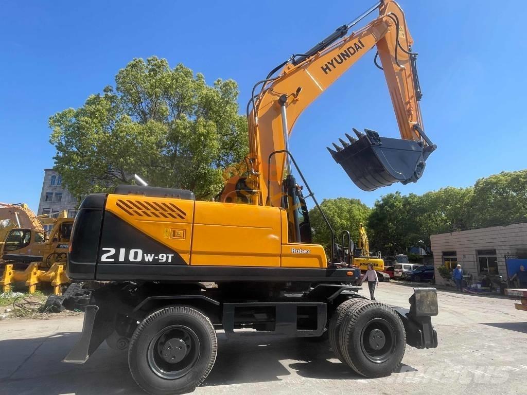 Hyundai 210W-9 Ratiniai ekskavatoriai