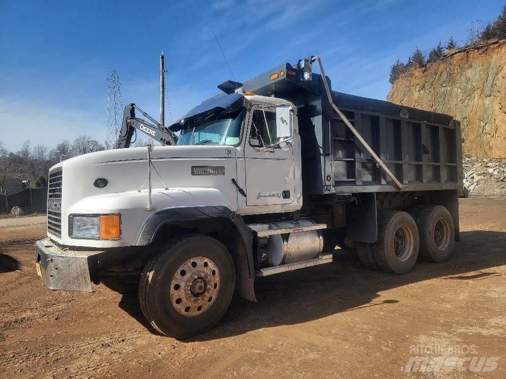 Mack CL 713 Savivarčių priekabų vilkikai