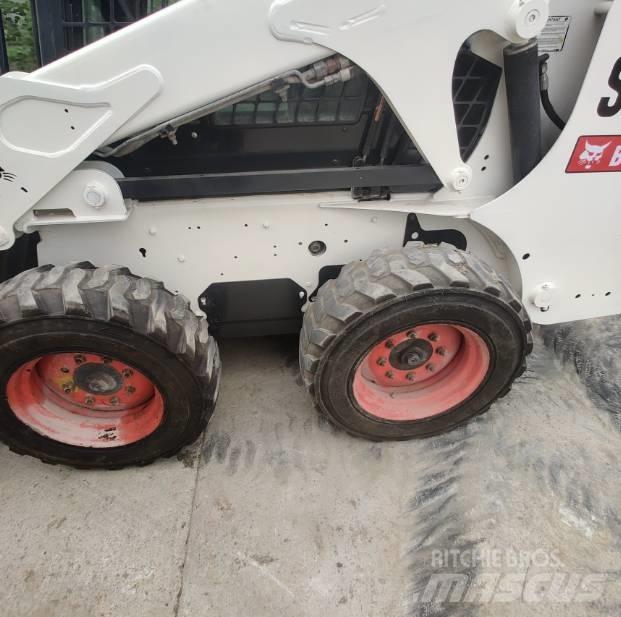 Bobcat S300 Krautuvai su šoniniu pasukimu