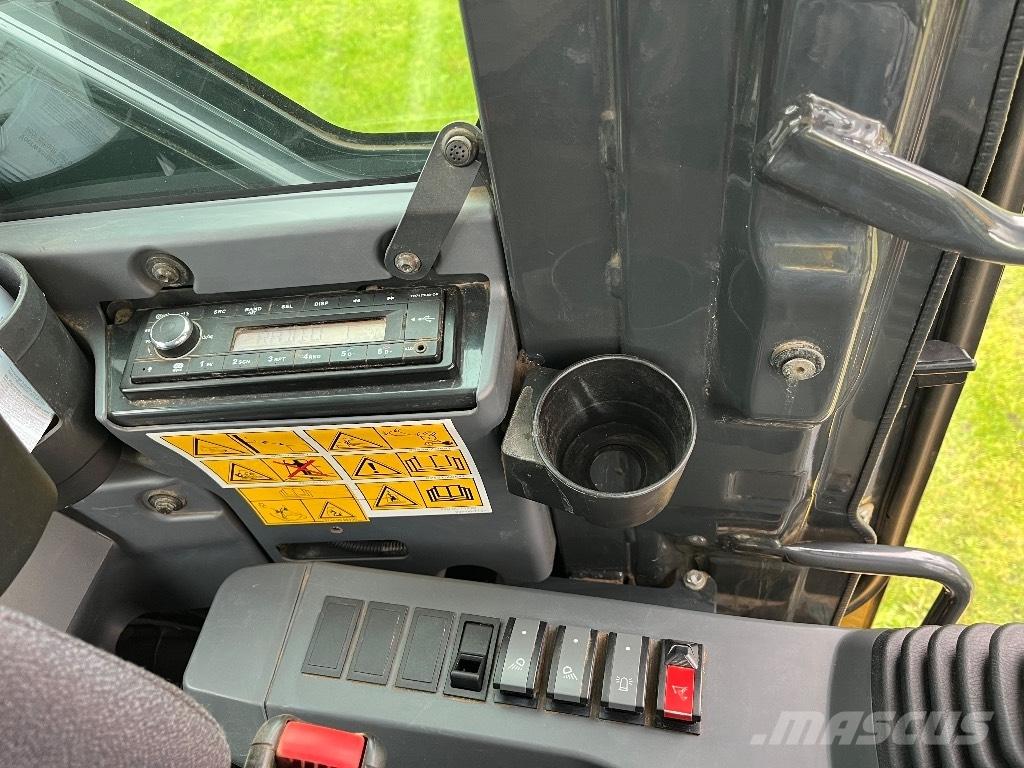 Komatsu PW 118 Ratiniai ekskavatoriai