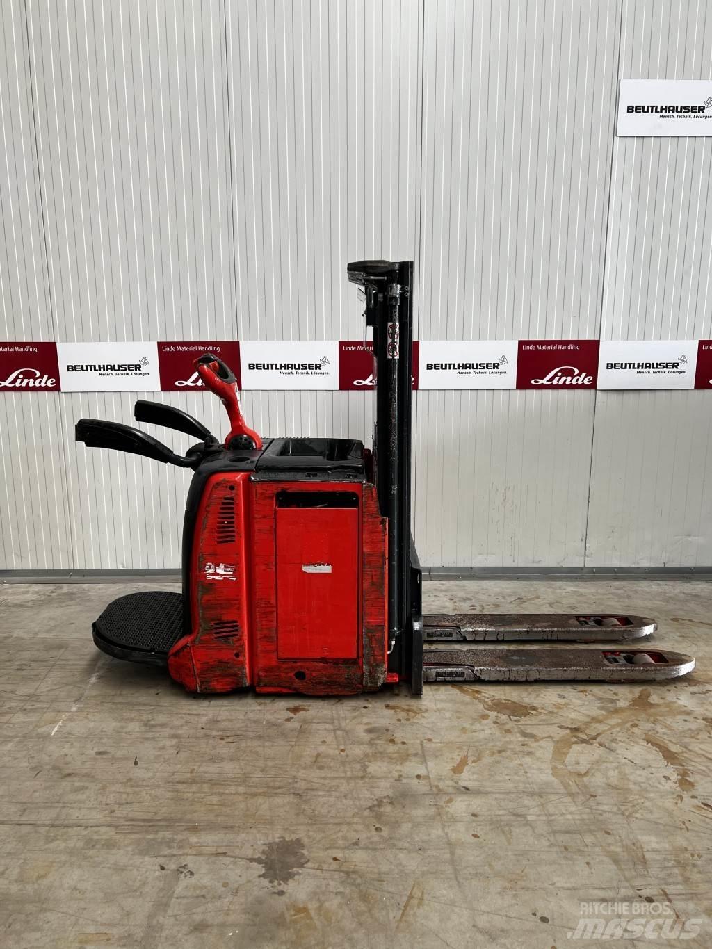 Linde D12AP Rankiniai vėžimėliai
