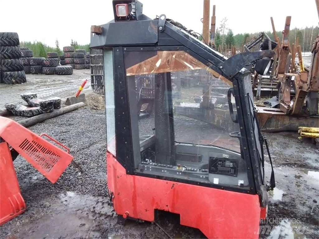 Valmet 911.1 Kabinos ir salonai