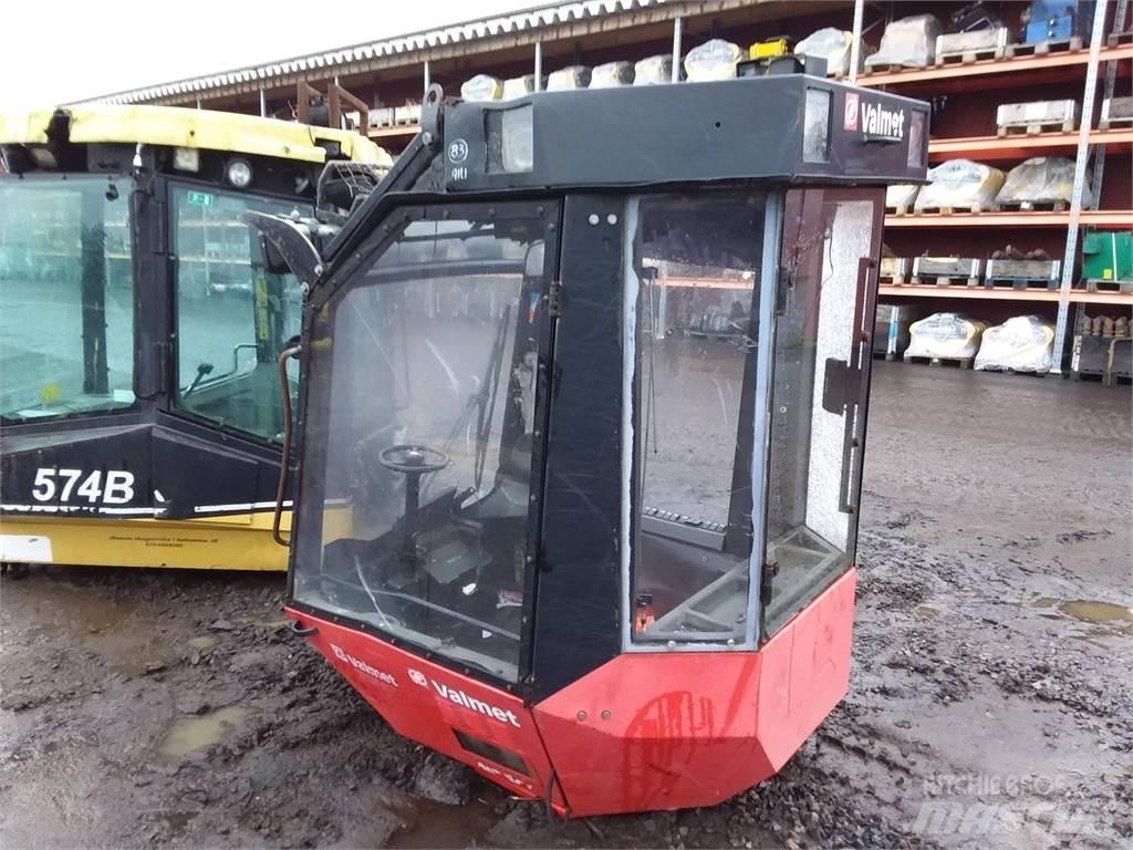 Valmet 911.1 Kabinos ir salonai