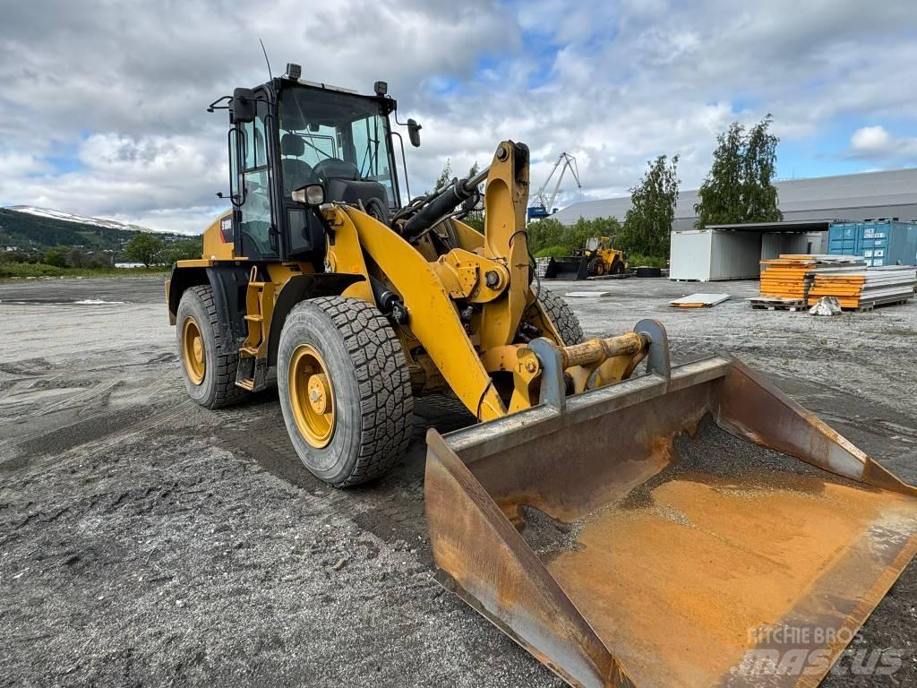 CAT 918 M Naudoti ratiniai krautuvai