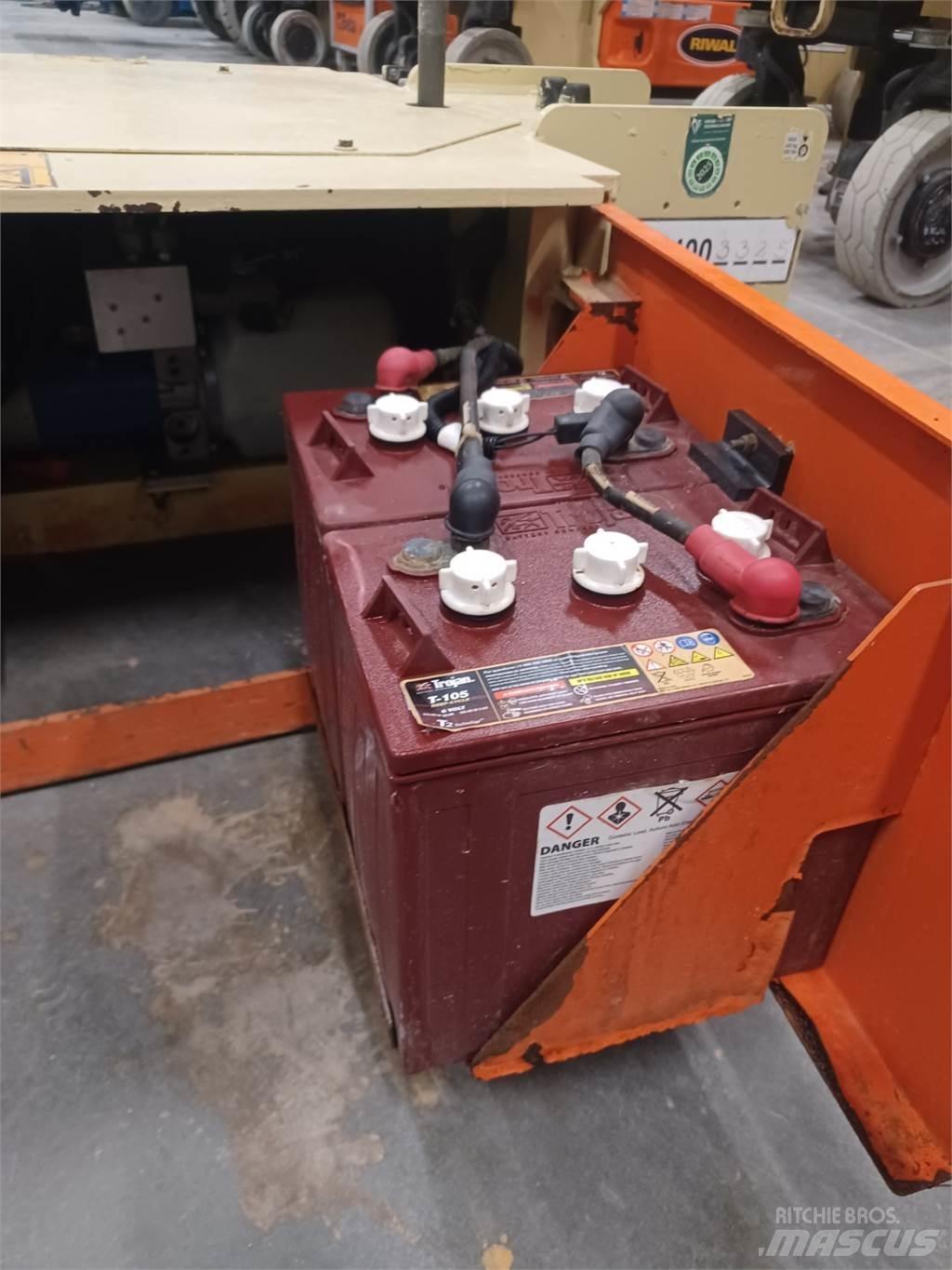 JLG 1230ES Kiti keltuvai ir platformos