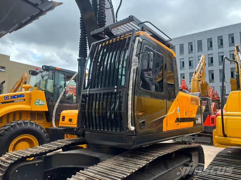 Hyundai HX 220 Vikšriniai ekskavatoriai