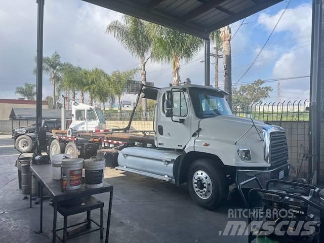 Freightliner 114SD Savivarčiai su kabeliniu keltuvu