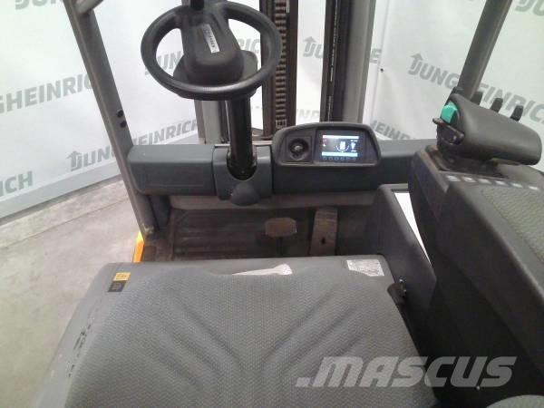 Jungheinrich EFG 320 Elektriniai šakiniai krautuvai