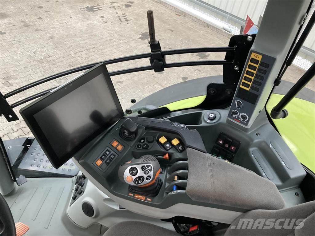 CLAAS Axion 870 Traktoriai