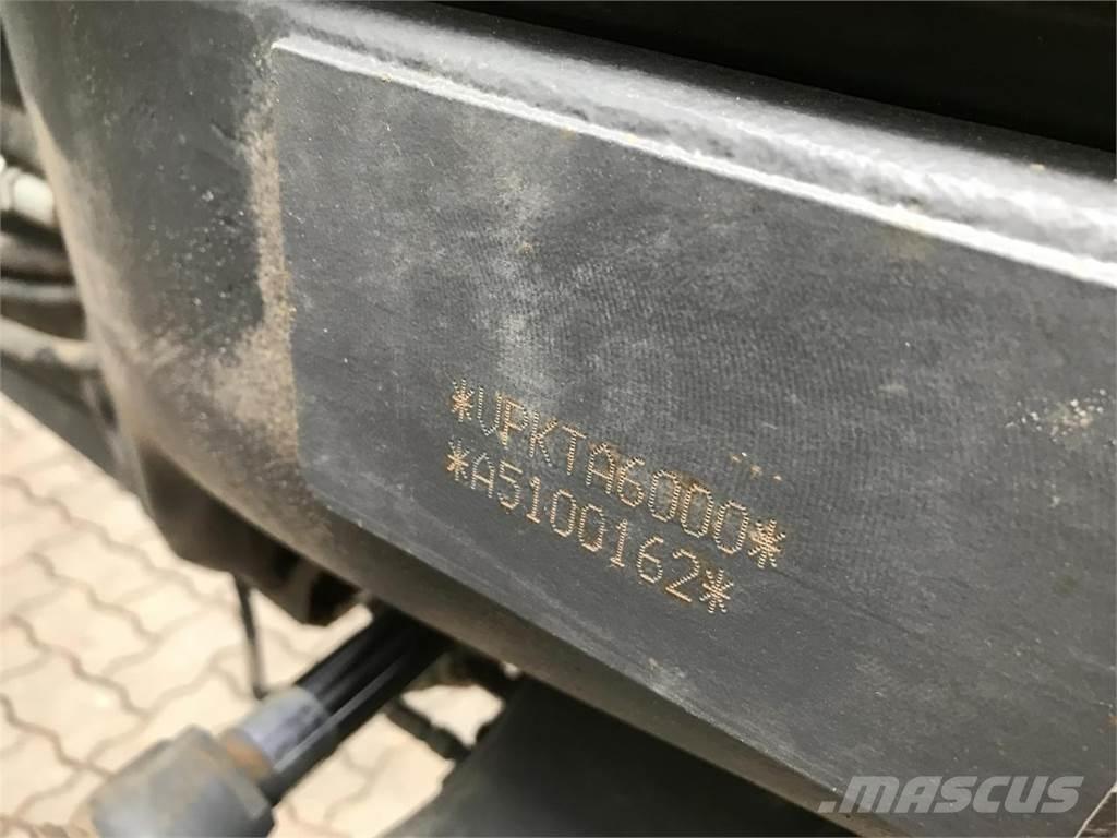 CLAAS Axion 870 Traktoriai