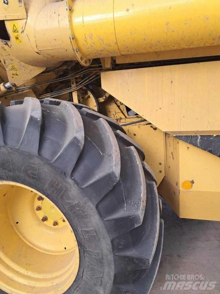 New Holland TX 66 Derliaus nuėmimo kombainai