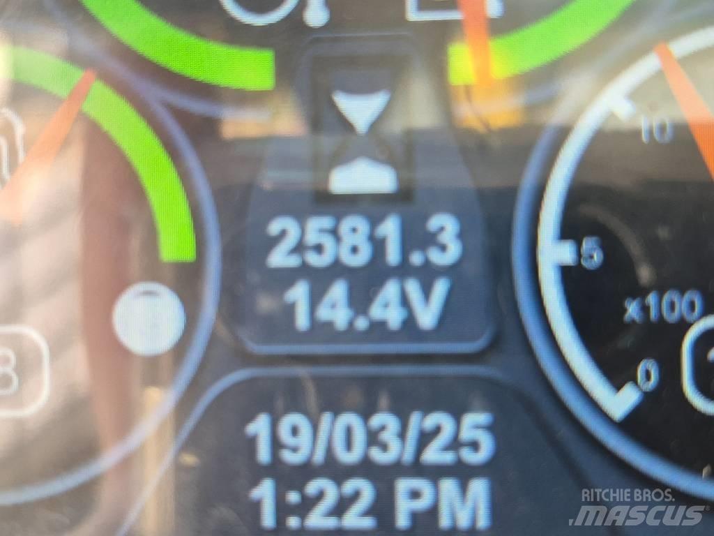 CAT 242 D Krautuvai su šoniniu pasukimu