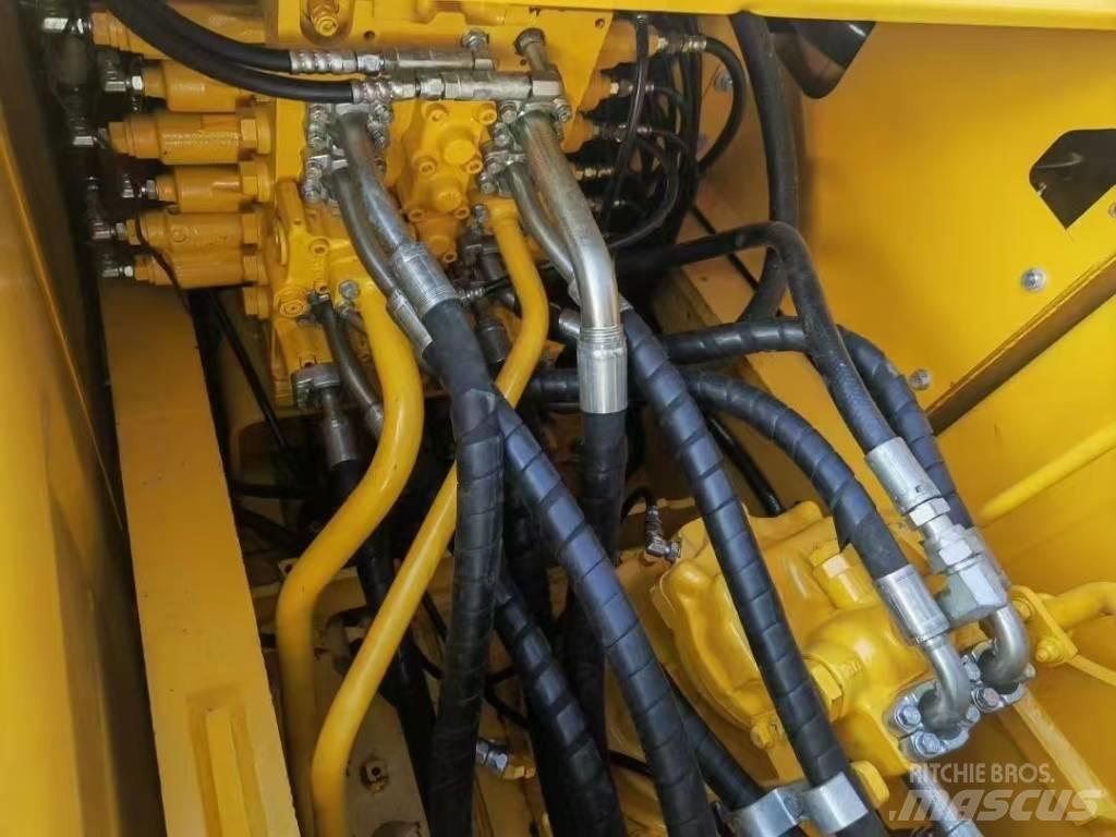 Komatsu 200-8 Vikšriniai ekskavatoriai