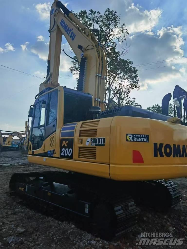 Komatsu 200-8 Vikšriniai ekskavatoriai