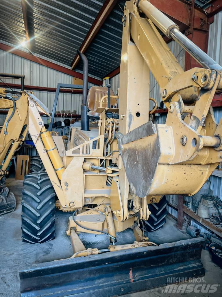 CASE 860 Tranšėjų ekskavatoriai