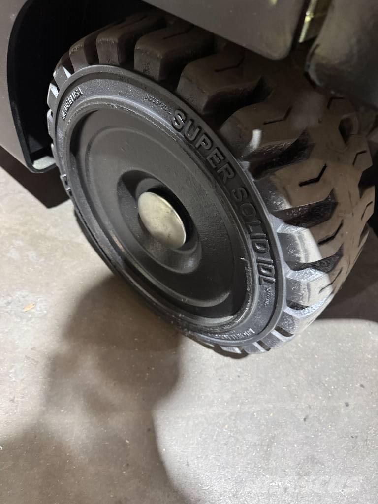 Hyster E 120 XN Elektriniai šakiniai krautuvai