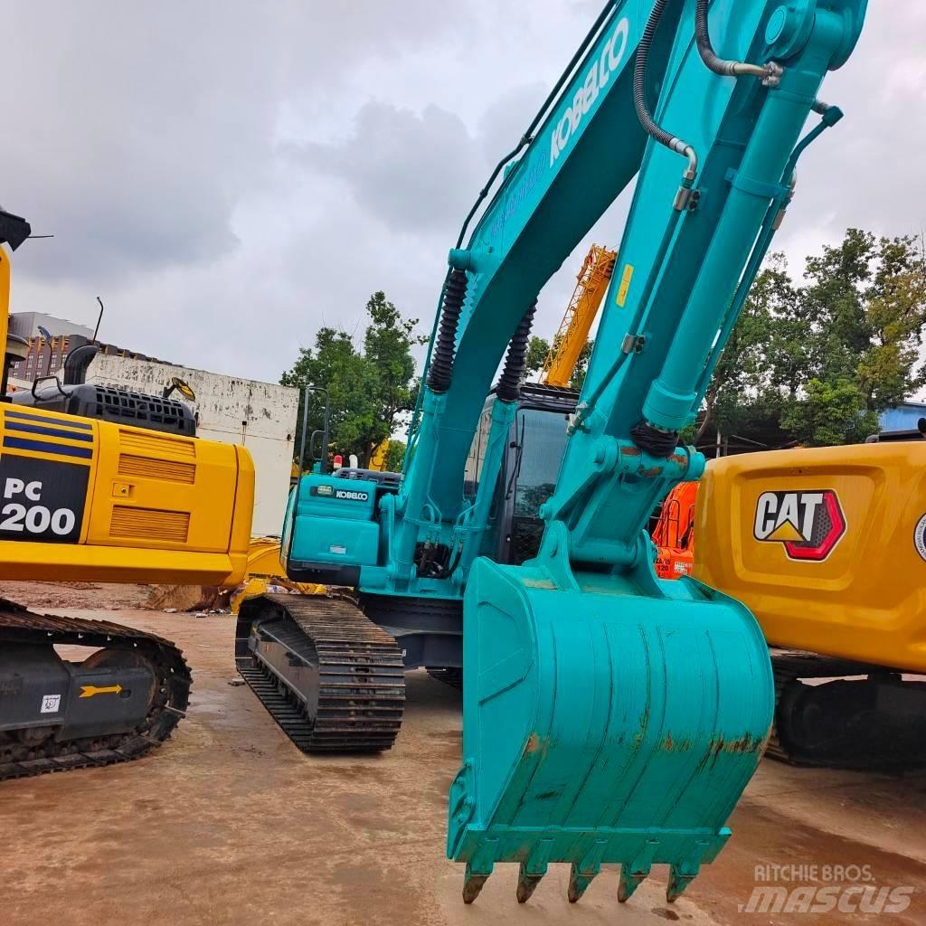 Kobelco SK 200 Vikšriniai ekskavatoriai