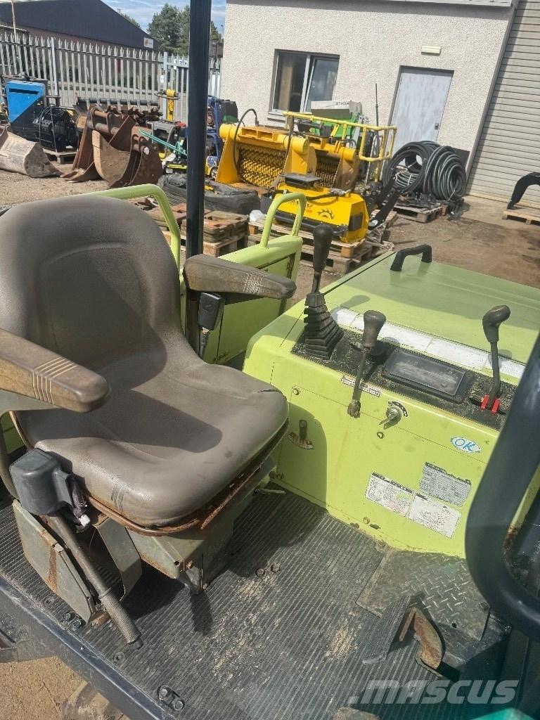 Yanmar C 30 Vikšrinė savivartė technika
