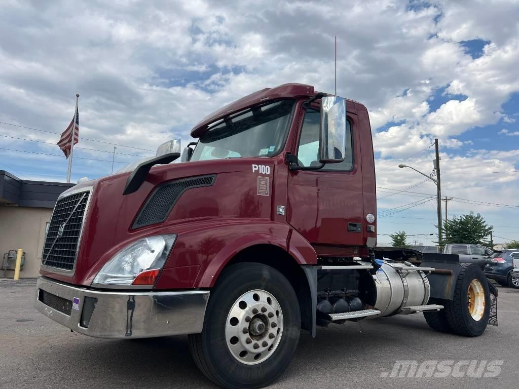 Volvo VNL 42 T300 Naudoti vilkikai