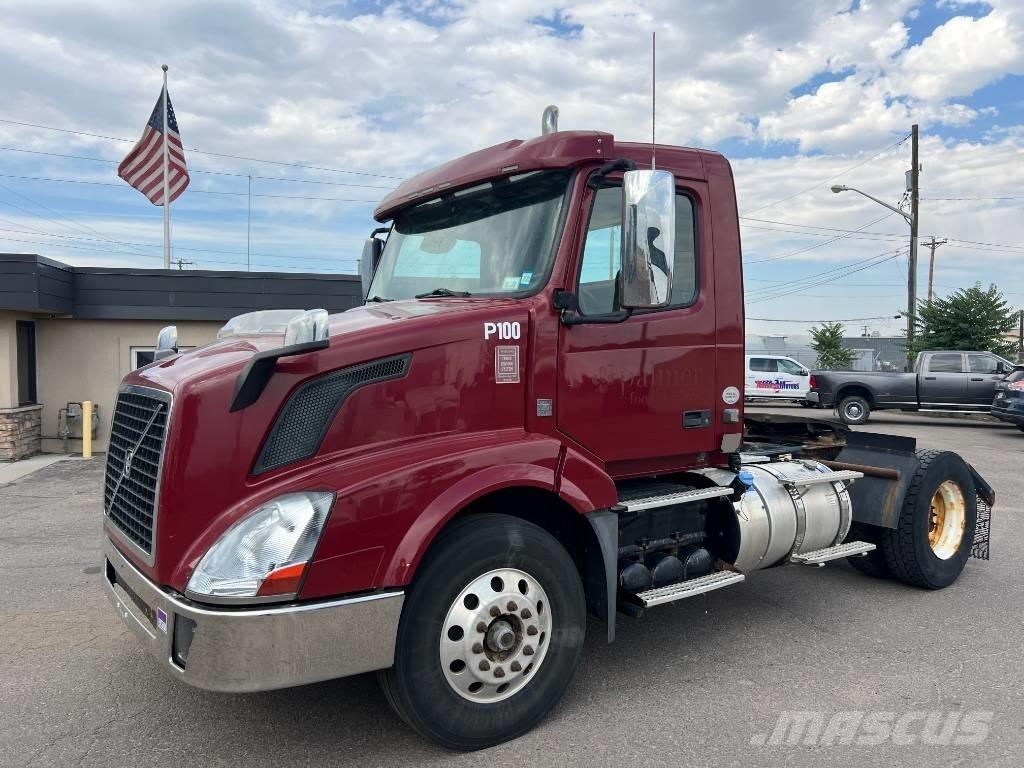 Volvo VNL 42 T300 Naudoti vilkikai