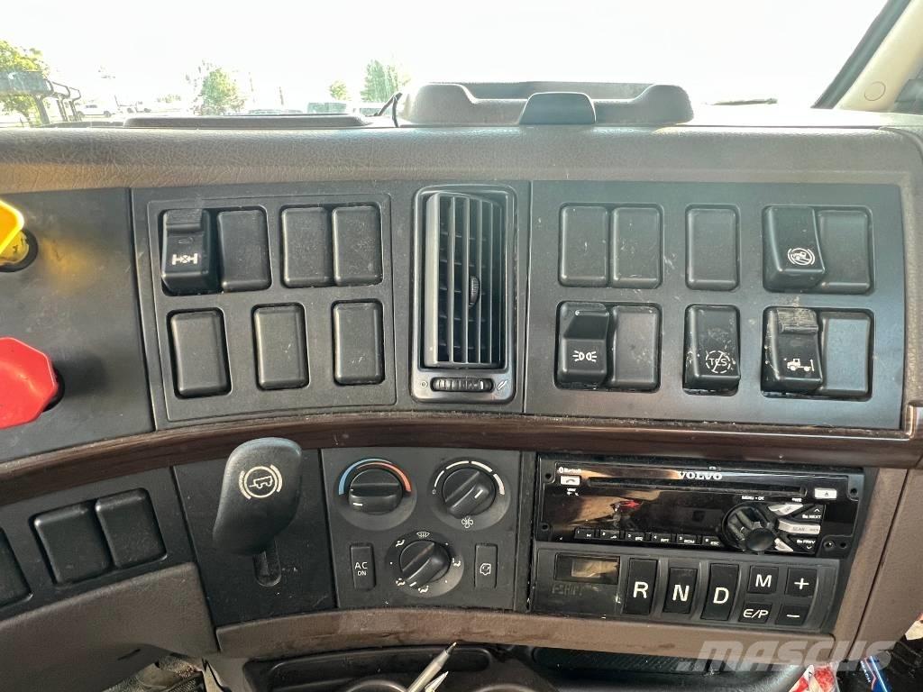 Volvo VNL 42 T300 Naudoti vilkikai