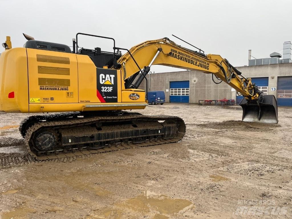 CAT 323 F L Vikšriniai ekskavatoriai
