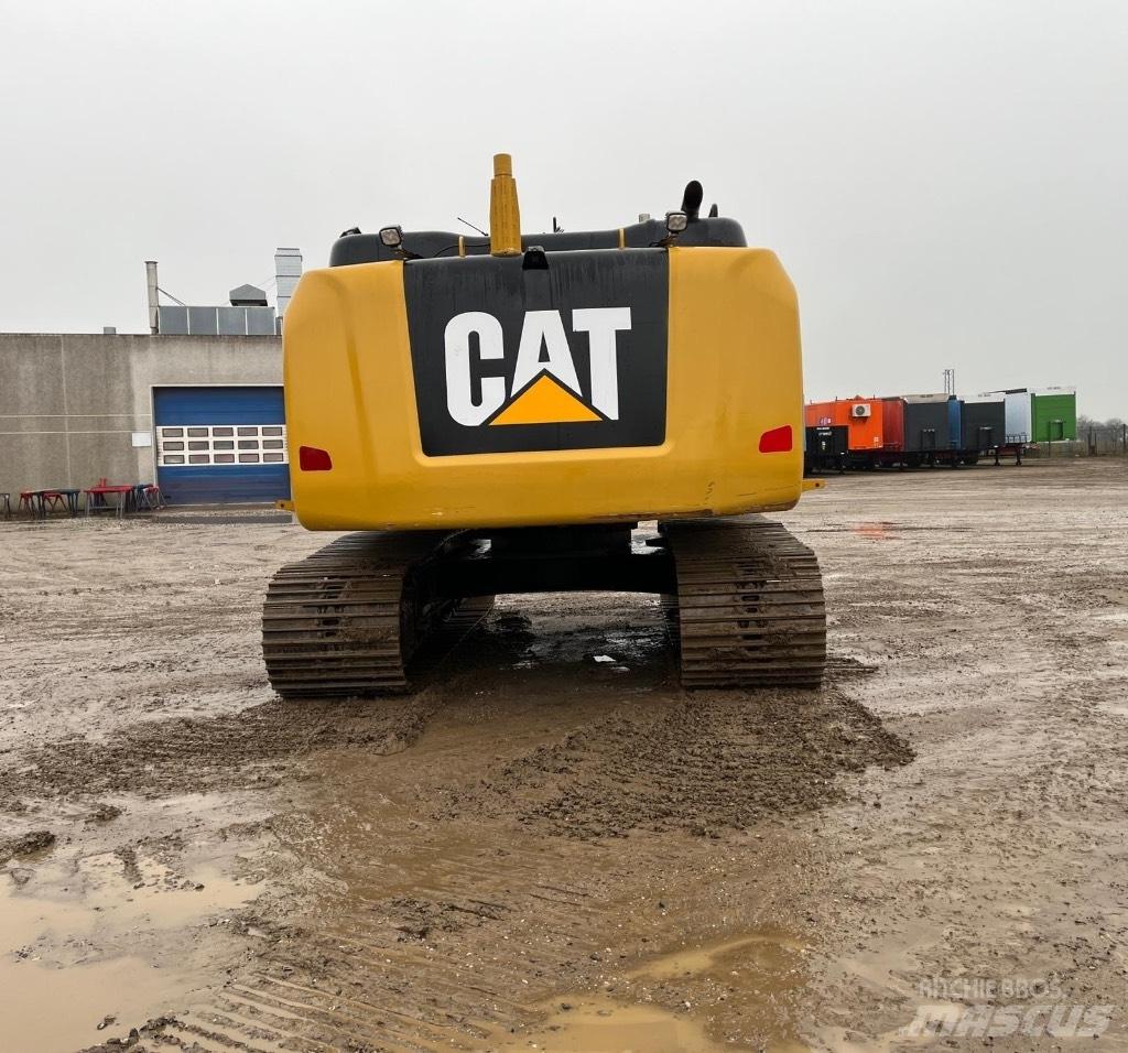 CAT 323 F L Vikšriniai ekskavatoriai