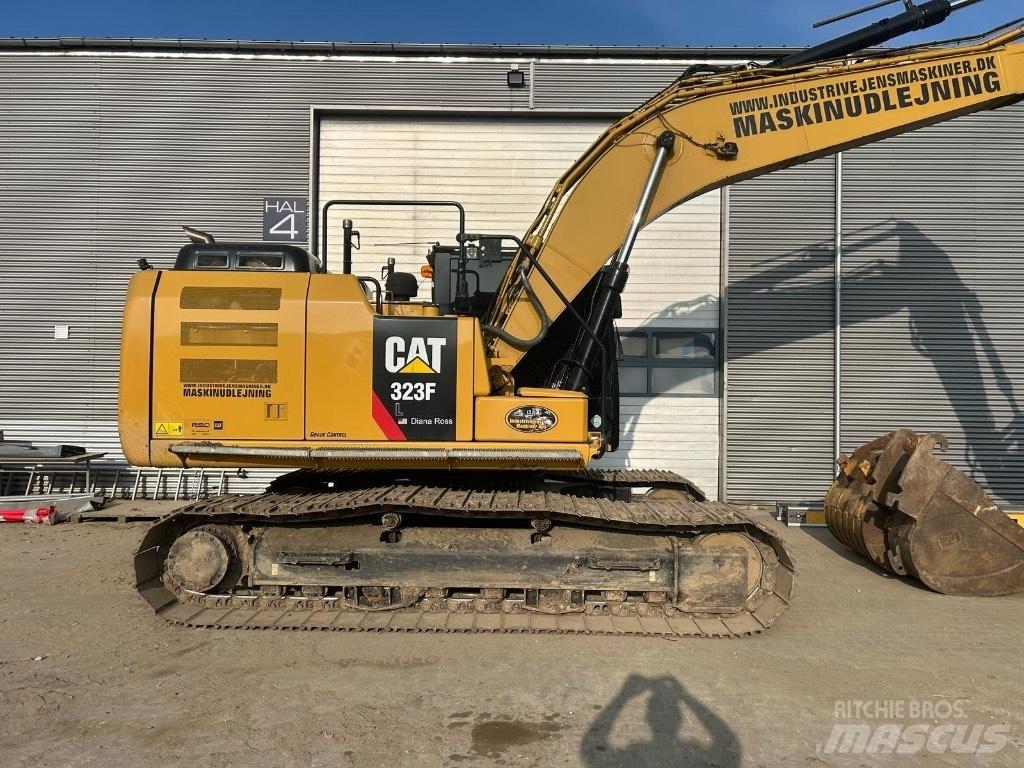 CAT 323 F L Vikšriniai ekskavatoriai