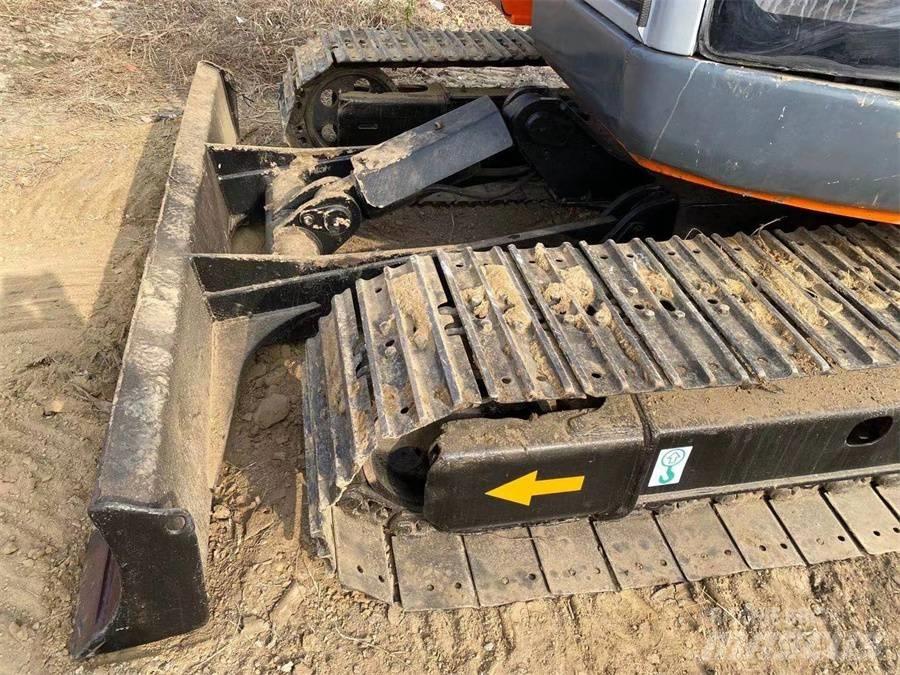 Hitachi EX75 Vikšriniai ekskavatoriai