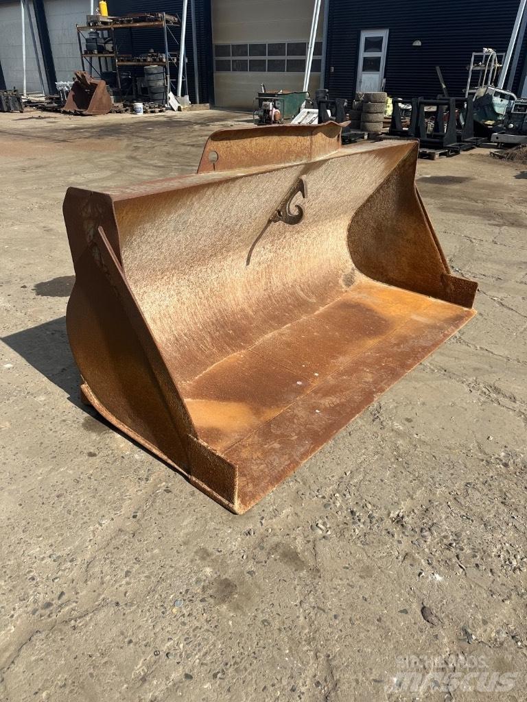 Volvo 2500mm Kaušai
