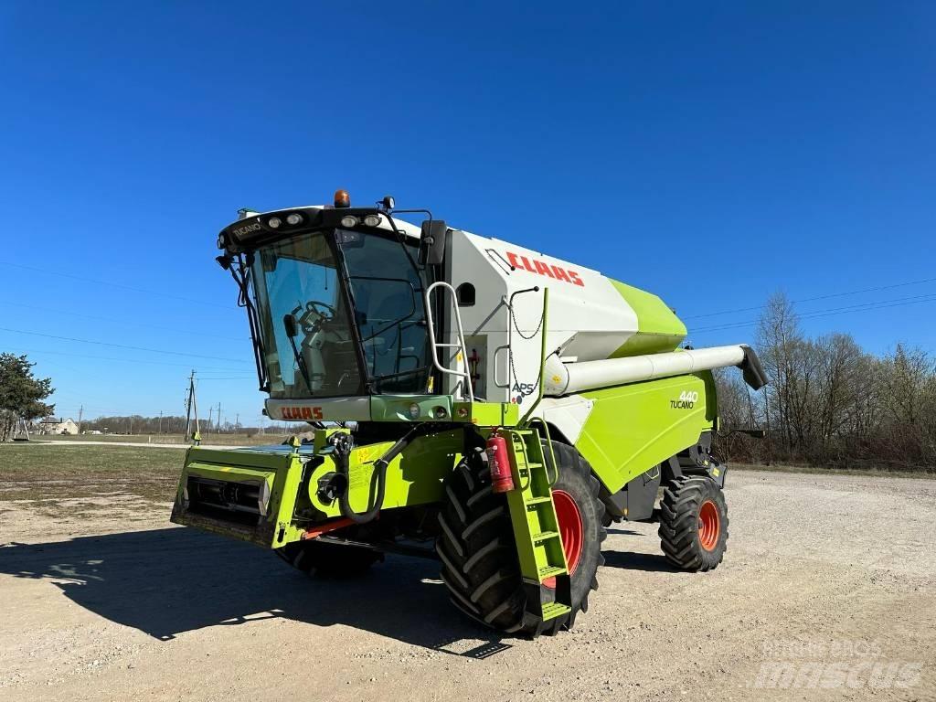 CLAAS Tucano 440 Derliaus nuėmimo kombainai